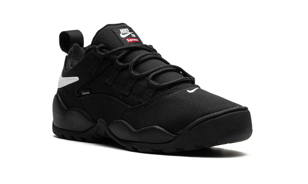 SB Darwin Low "Supreme - Black" FQ3000 001