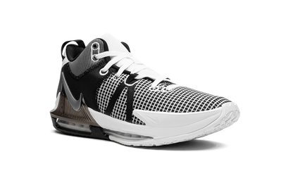 LeBron Witness VII "Metallic Silver" DM1123 100