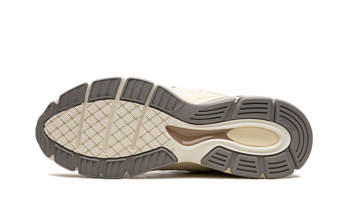 990v4 "Made in USA - Cream" U990TE4