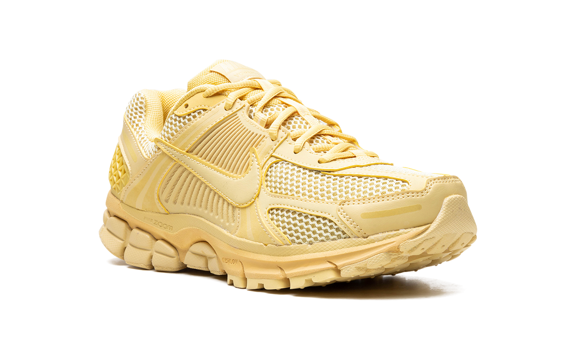 Zoom Vomero 5 "Saturn Gold" FQ7079 700