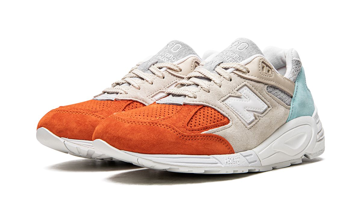 990 v2 "Kith Cyclades" M990KC2