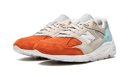 990 v2 "Kith Cyclades" M990KC2