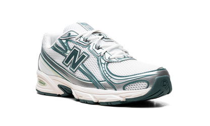 740 "White / Marsh Green" U740GR2