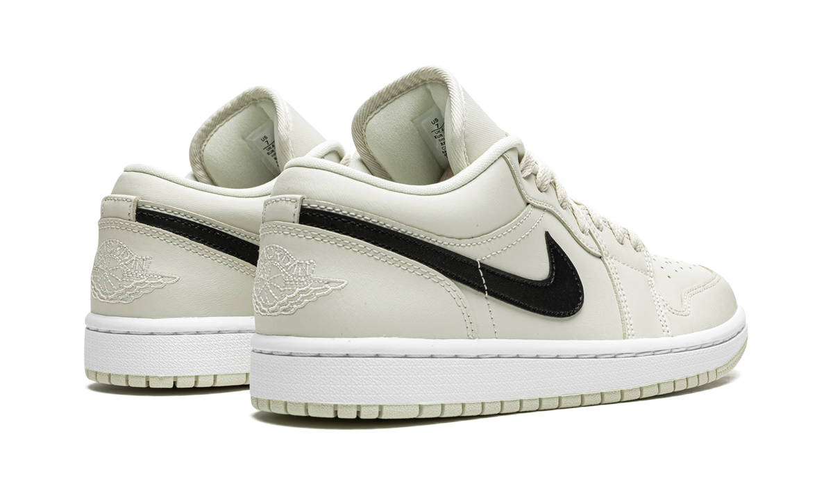 AIR JORDAN 1 LO WMNS "Coconut Milk" DC0774 121