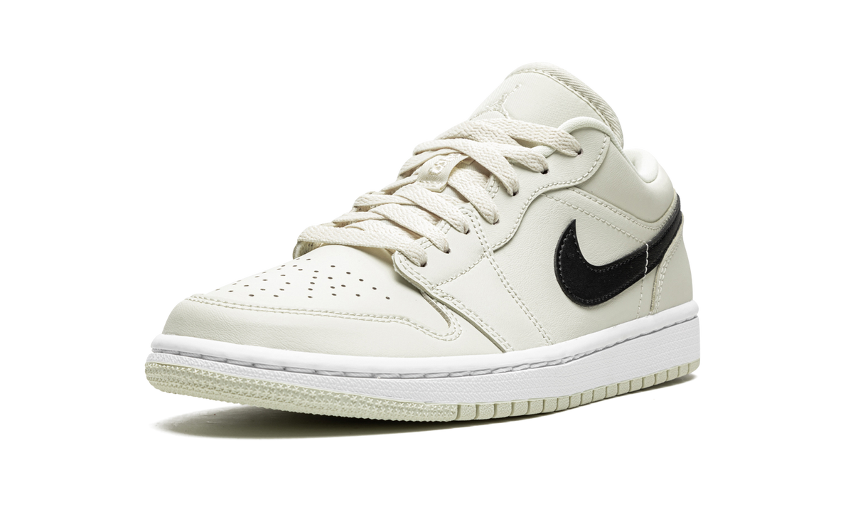 AIR JORDAN 1 LO WMNS "Coconut Milk" DC0774 121