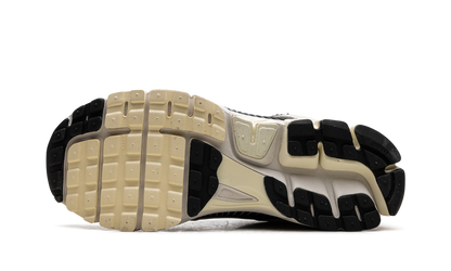 Zoom Vomero 5 "Alabaster Black" HF1553 701
