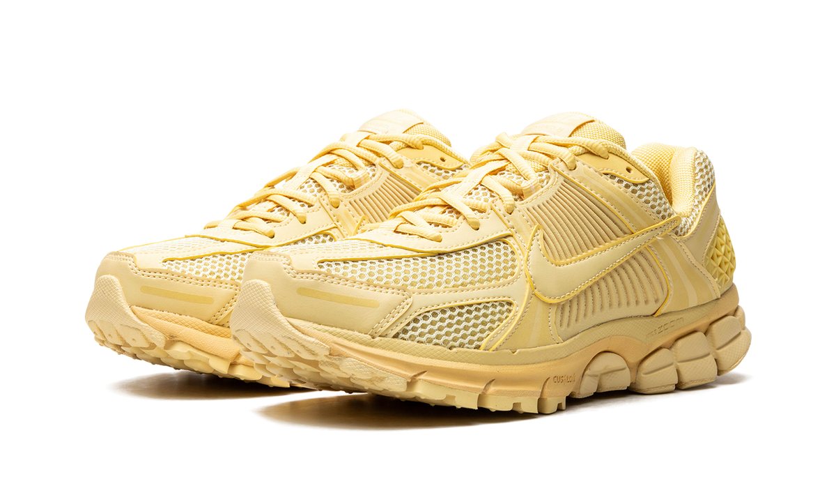 Zoom Vomero 5 "Saturn Gold" FQ7079 700