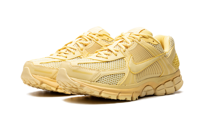 Zoom Vomero 5 "Saturn Gold" FQ7079 700