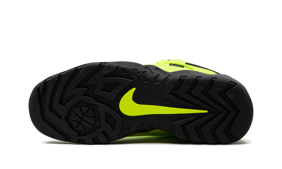 SB Darwin Low "Supreme - Volt" FQ3000 700