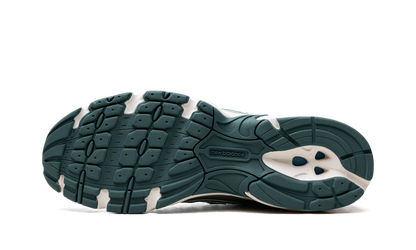 740 "White / Marsh Green" U740GR2