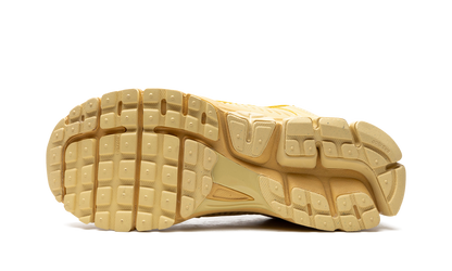 Zoom Vomero 5 "Saturn Gold" FQ7079 700