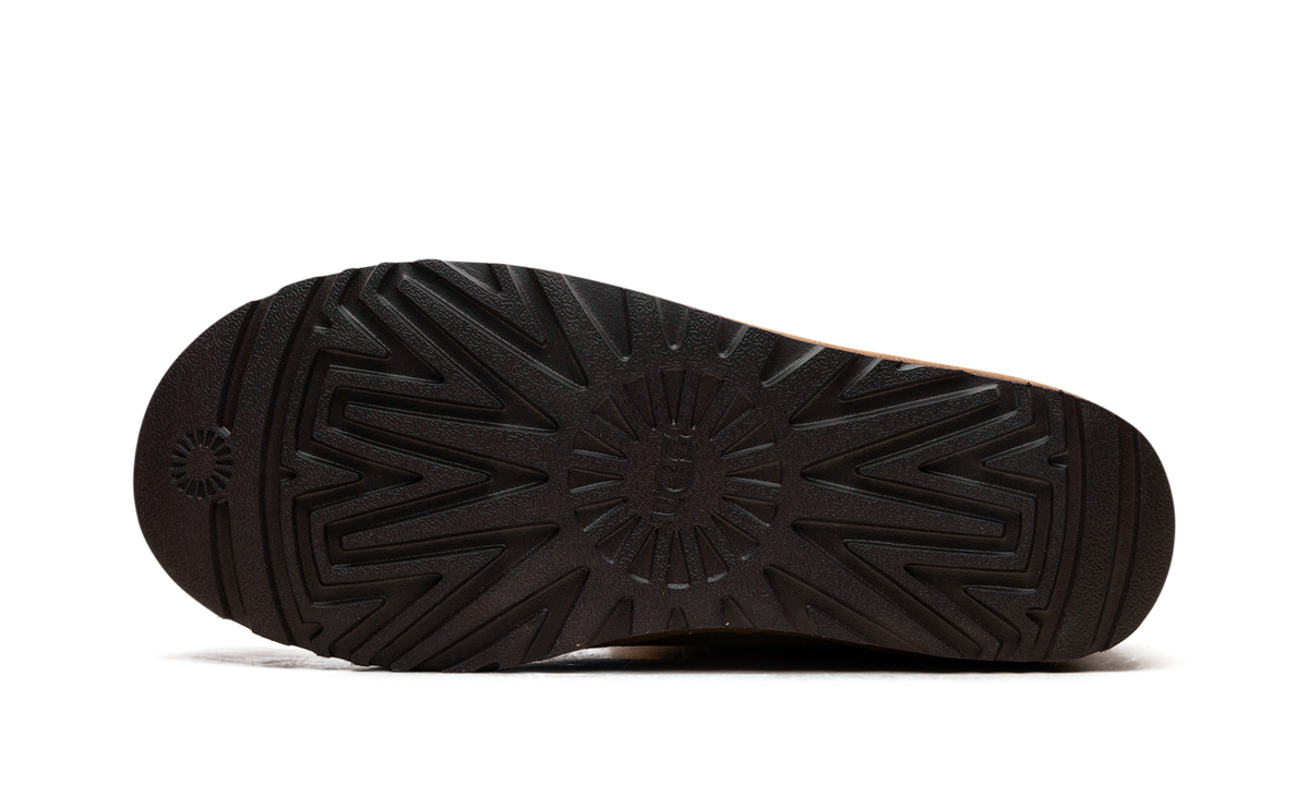 Classic Short Crescent Boot WMNS "Chestnut" 1161770 CHE