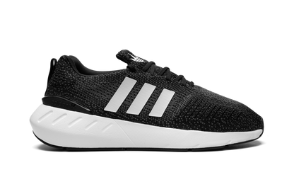 Swift Run 22 "Core Black" GZ3496