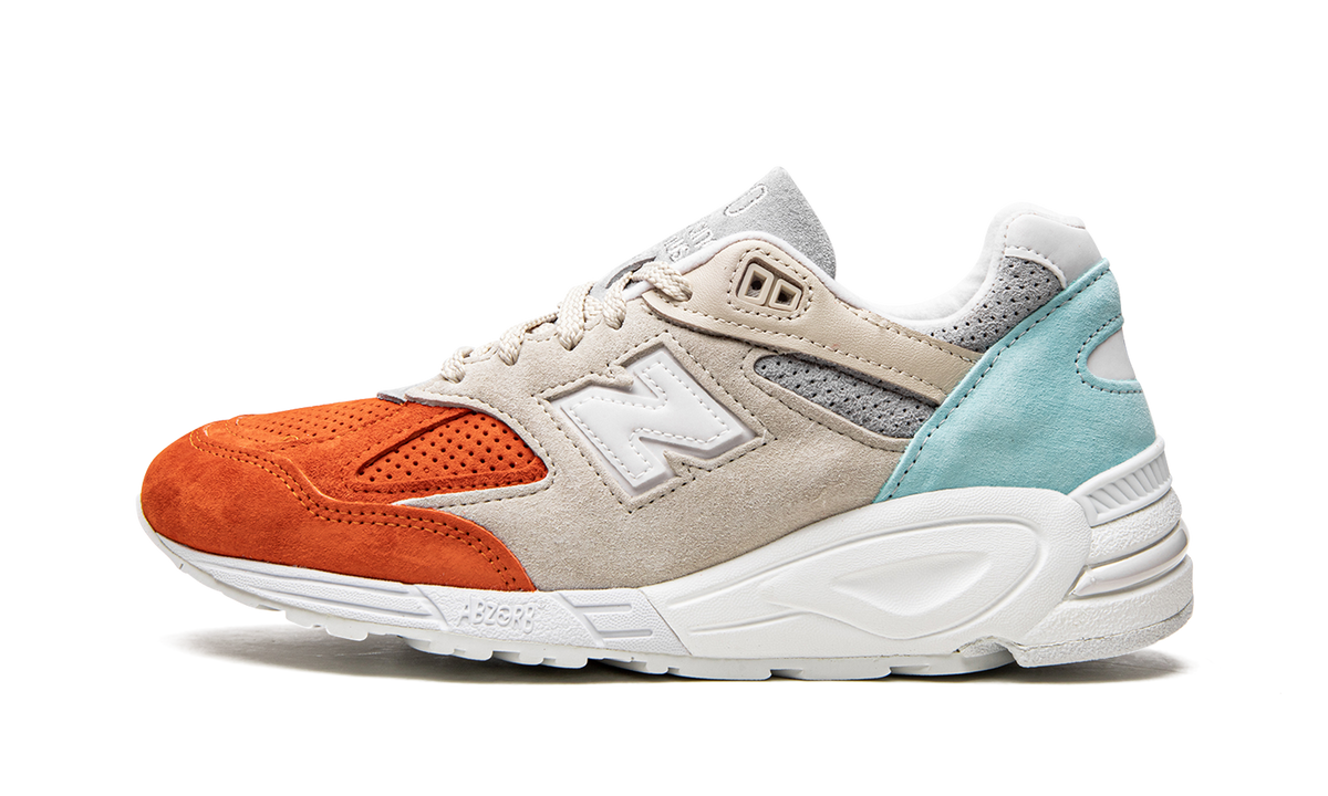990 v2 "Kith Cyclades" M990KC2