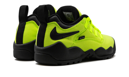 SB Darwin Low "Supreme - Volt" FQ3000 700
