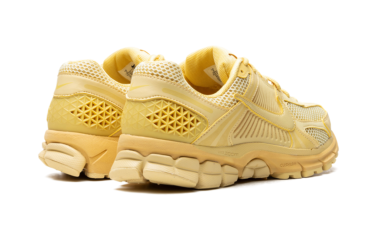 Zoom Vomero 5 "Saturn Gold" FQ7079 700