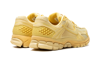 Zoom Vomero 5 "Saturn Gold" FQ7079 700