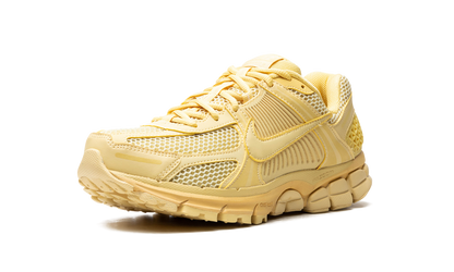 Zoom Vomero 5 "Saturn Gold" FQ7079 700