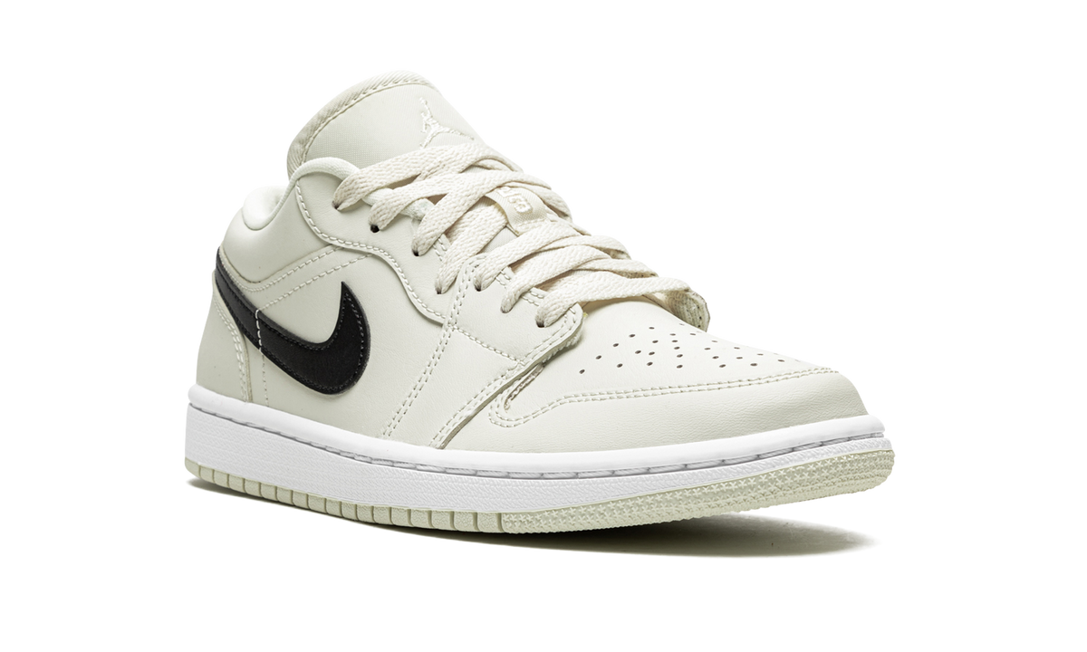 AIR JORDAN 1 LO WMNS "Coconut Milk" DC0774 121